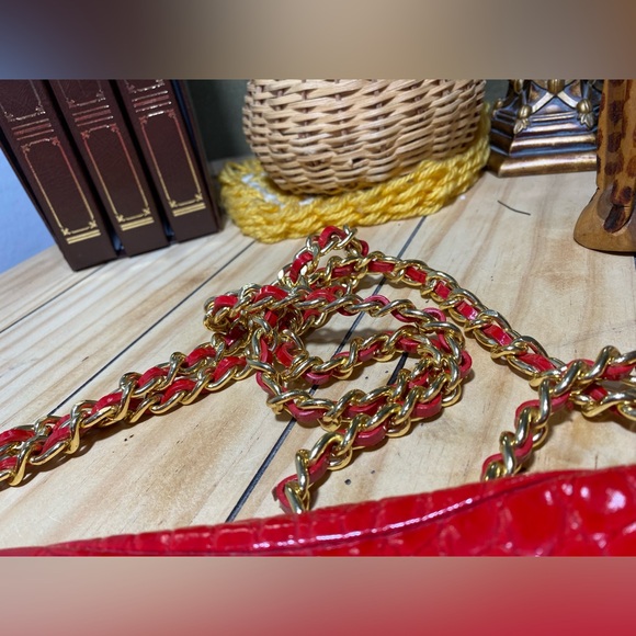 Saks’s Fifth Ave patent leather crocodile style purse - Picture 7 of 11